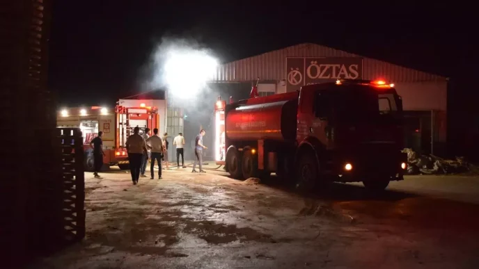 Manisada Kereste Fabrikasinda Yangin Cikti