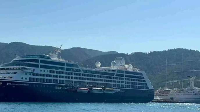 Marmaris Iki Buyuk Yolcu Gemisini Agirladi