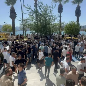 Marmariste Esnaf Taklit Urun Cezalarina Karsi Eylem Yapti