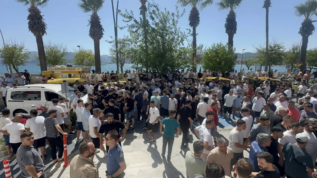 Marmariste Esnaf Taklit Urun Cezalarina Karsi Eylem Yapti
