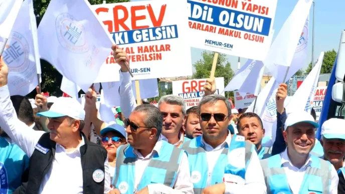 Memur Sen 8 Donem Toplu Sozlesmesi Icin Eylem Duzenledi