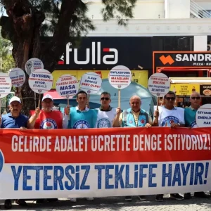 Memur Sen Antalyada Zam Teklifini Protesto Etti