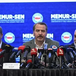Memur Sen Genel Baskani Yalcindan Sendika Yasasi Elestirisi