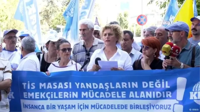 Memur zam pazarliginda ilk teklif neyi karsiliyor