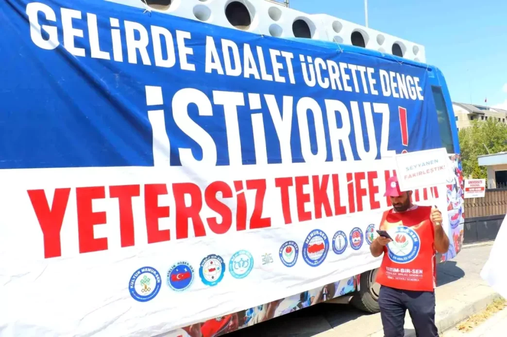 Memurlar Hakkini Ariyor Maliye Bakanligi Onunde Eylem Duzenlendi