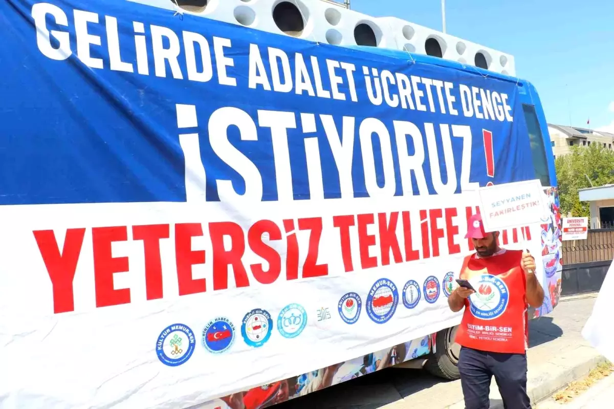 Memurlar Hakkini Ariyor Maliye Bakanligi Onunde Eylem Duzenlendi