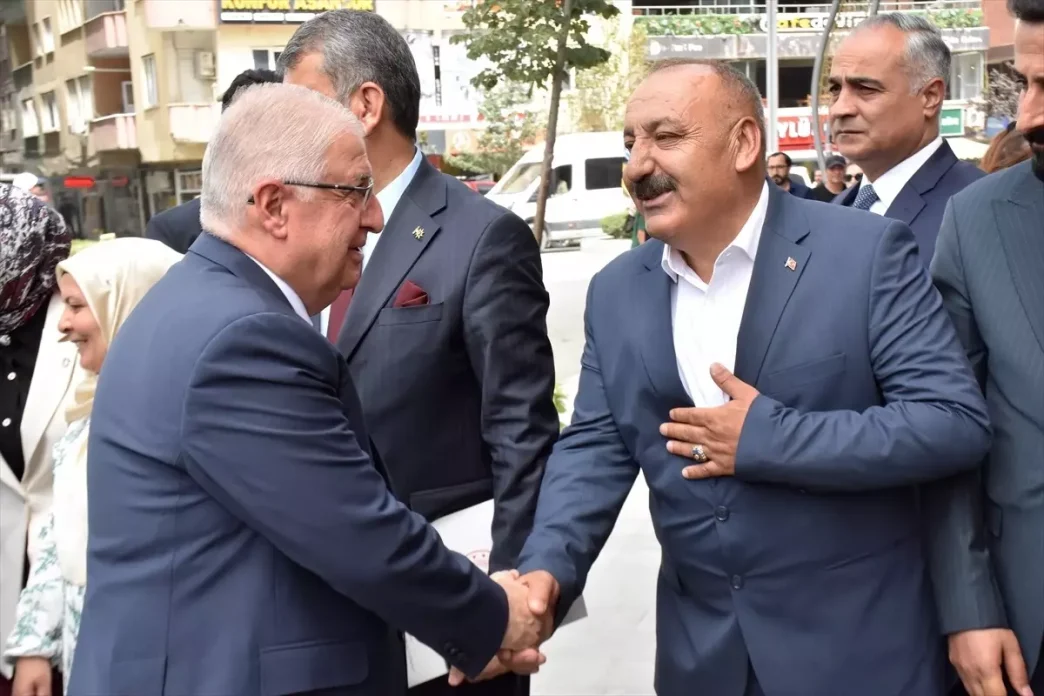 Milli Savunma Bakani Guler Hakkaride Turkiye Yuzyili Bulusmalari programina katildi
