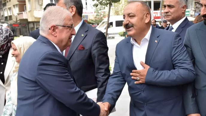 Milli Savunma Bakani Guler Hakkaride Turkiye Yuzyili Bulusmalari programina katildi