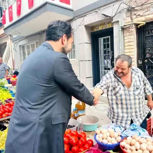 Mucahit Arinc Manisada Pazarci Esnafiyla Bulustu