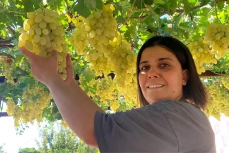 Muhtar Ayse Yilmaz Gonen Bagcilikta Basari Gosteriyor