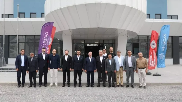 Mustafa Elitas Kayserideki Yeni Havacilik Lisesini Ziyaret Etti