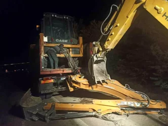 Nallihanda Is Makinesi Tasiyan Kamyon Komur Tasima Bandina Carpti
