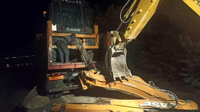 Nallihanda Is Makinesi Tasiyan Kamyon Komur Tasima Bandina Carpti
