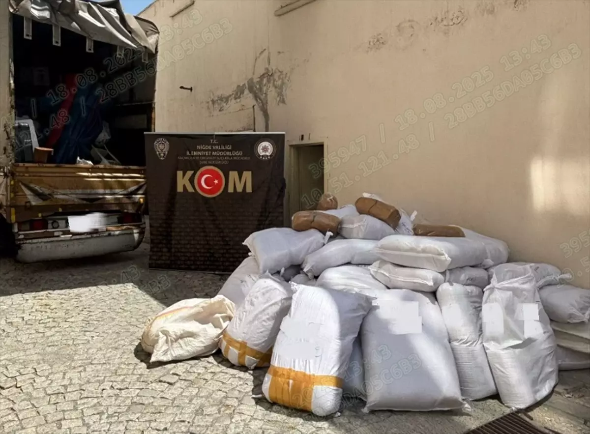 Nigdede 1600 Kilogram Kacak Tutun Ele Gecirildi
