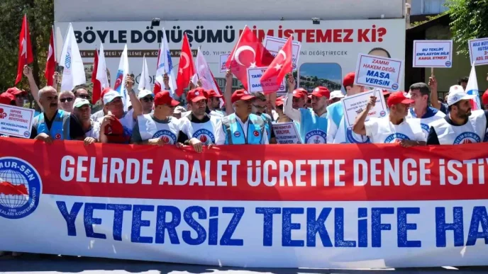 Nigdede Memur Sen Uyeleri Zam Teklifine Tepki Gosterdi