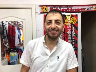 Omer Karanfil Bankaciliktan Forma Saticiligina Donus Yapti