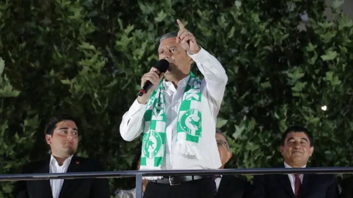 Ozgur Ozel 38 tane birbirinden cesur kadin belediye baskanim var