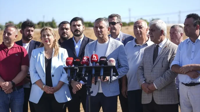 Ozgur Ozel Imamoglunu Cezaevinde Ziyaret Etti