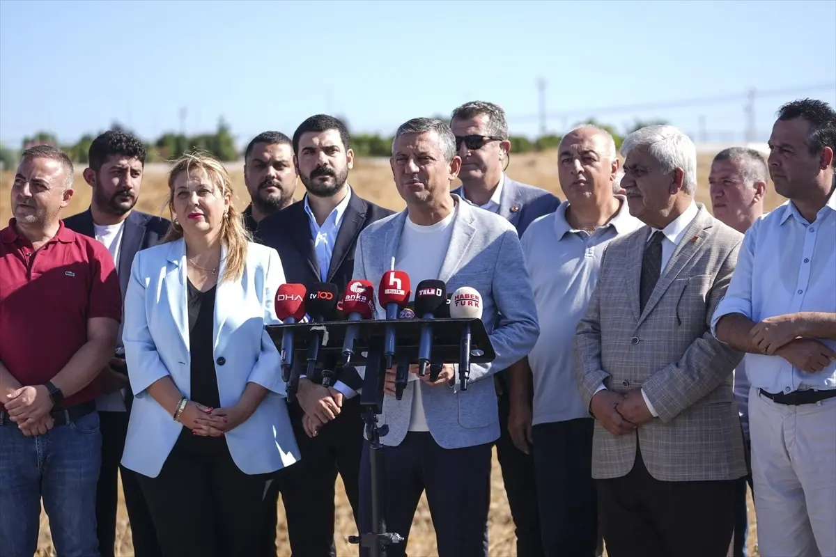 Ozgur Ozel Imamoglunu Cezaevinde Ziyaret Etti