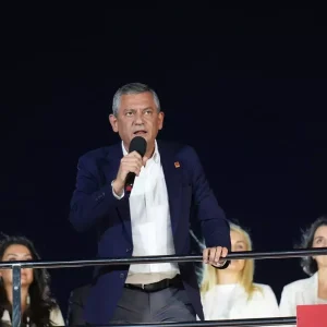 Ozgur Ozelden Uskudarda Carpici Aciklamalar