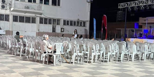 Özlem Çerçioğlu'na soğuk duş! Konser alanındaki sandalyeler boş kaldı