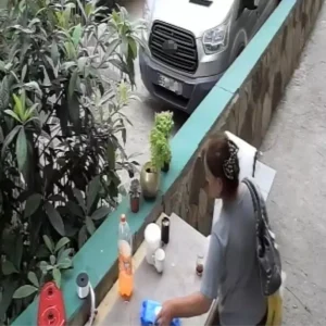 Samsunda Cicekcide 14 Kez Hirsizlik Yapan Kadin Yakalandi