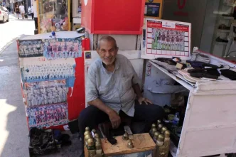 Samsunlu ayakkabi boyacisi 55 yildir devlet ve sanat dunyasindan isimlerin