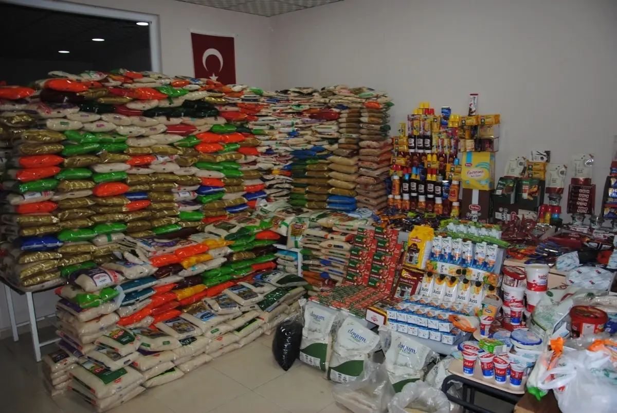 Sanliurfada Zabita Denetimi 2 Ton Kurtlanmis Pirinc ve Sagliksiz Gida