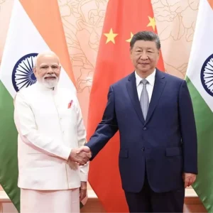 Si Cinping ve Narendra Modi Tiencinde Bir Araya Geldi