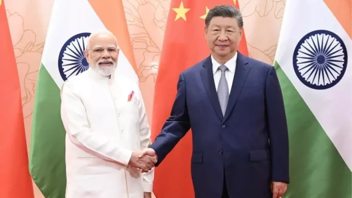 Si Cinping ve Narendra Modi Tiencinde Bir Araya Geldi