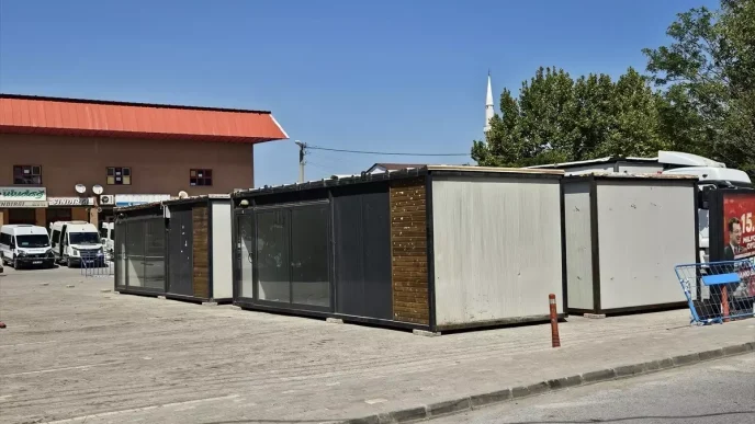 Sindirgida Deprem Sonrasi Gecici Carsi Kuruluyor