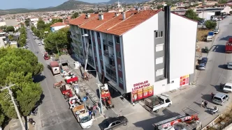 Sindirgidaki Deprem Sonrasi Tasinma ve Yikim Calismalari Devam Ediyor