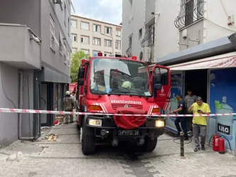 Sislide Kozmetik Dukkaninda Yangin 3 Kisi Dumandan Etkilendi