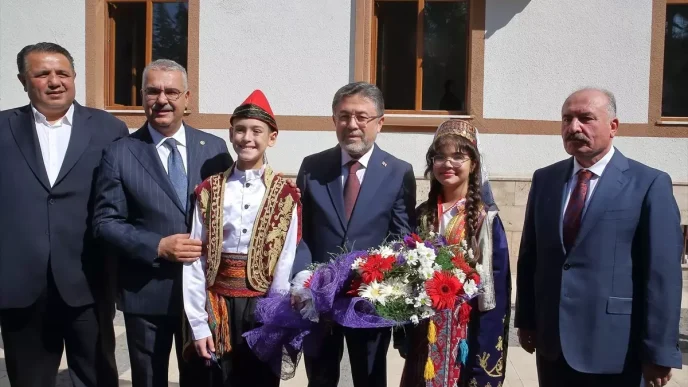 Tarim ve Orman Bakani Ibrahim Yumakli Corumda Incelemelerde Bulundu