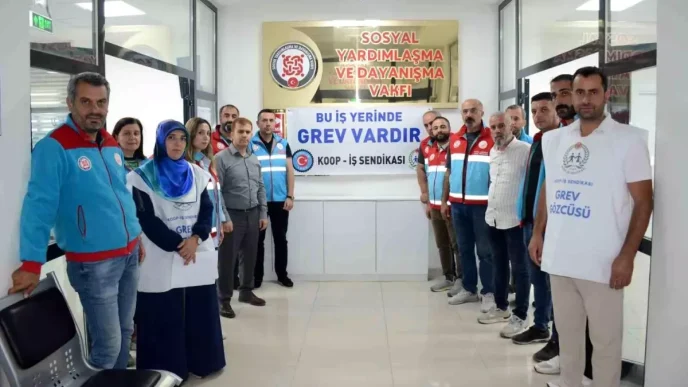 Tatvan Sosyal Yardimlasma Vakfi Calisanlarindan Grev Karari
