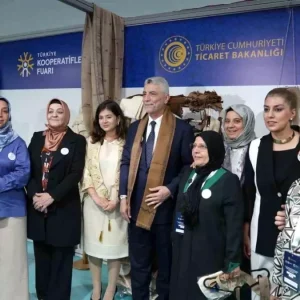 Ticaret Bakani Omer Bolat 2025 Turkiye Kooperatifler Fuarini Ziyaret Etti