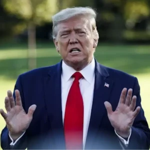 Trump Istihdam Verileri ve Faiz Politikalarini Elestirdi