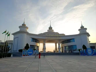 Turkmenistanin Avaza Bolgesi Yesil Beyaz ve Mavi ile Turizmin Gozdesi