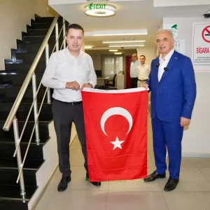 Umraniye Belediyesi Terorsuz Turkiye Kampanyasi Kapsaminda 40 Bin Turk Bayragi