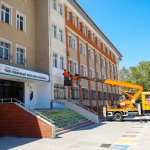 Umraniye Belediyesinden Okullara Yenileme Calismalari