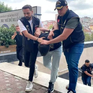 Umraniyede Esini Sokak Ortasinda Olduren Supheliler Adliyeye Sevk Edildi