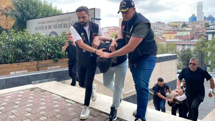 Umraniyede Esini Sokak Ortasinda Olduren Supheliler Adliyeye Sevk Edildi