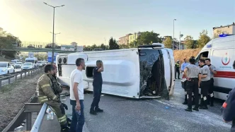 Umraniyede Finans Merkezi Calisanlarini Tasiyan Servis Midibusu Devrildi