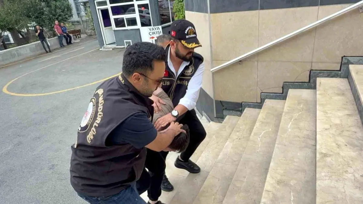 Umraniyede Kiskanclik Uzerine Cinayet Esi Sokak Ortasinda Bicaklandi