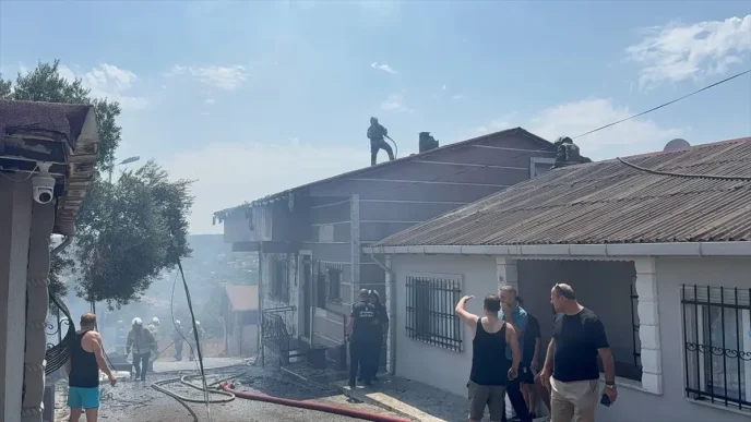 Umraniyede Komurlukte Yangin Cikti Haberler