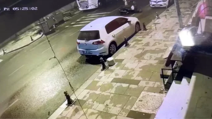 Umraniyede Motosiklet Hirsizligi Guvenlik Kamerasinda