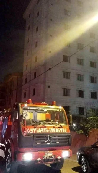 Umraniyede Otelde Yangin Panigi Itfaiye Zamaninda Mudahale Etti