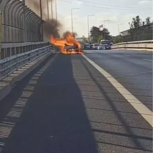 Umraniyede Otomobilde Yangin Cikti Haberler