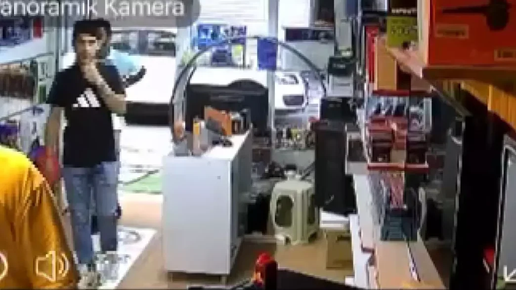 Umraniyede Oyun Konsolu Hirsizligi Iki Hirsiz Birden