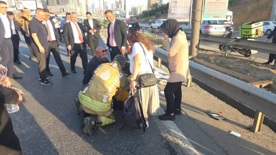 Umraniyede servis midibusu devrildi 2 Ek goruntu